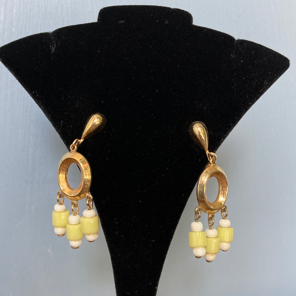 Elegant Vintage Gold Tone, Yellow and White Dangle Clip-on Earrings